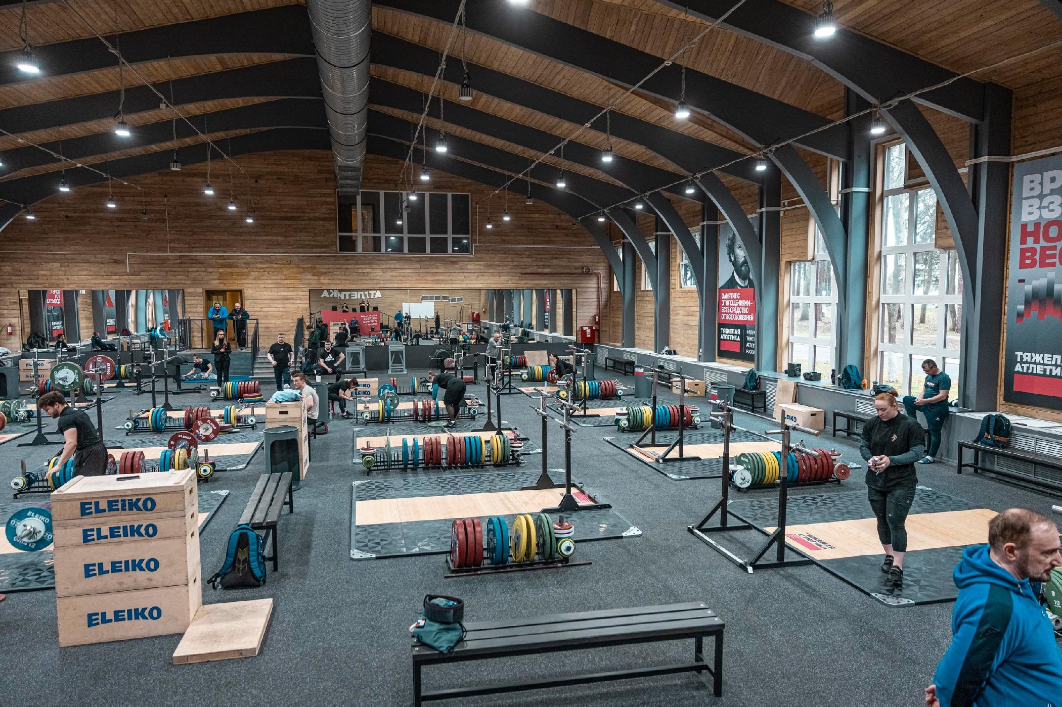 Сборная России по тяжелой атлетике провела открытую тренировку в преддверии чемпионата Европы 